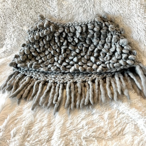 Beautiful, chunky knit collar scarf. Retail: $350 - Picture 4 of 5